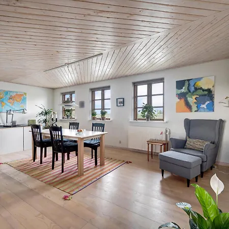 5 Bedroom Gorgeous In Prázdninový dům Farsø