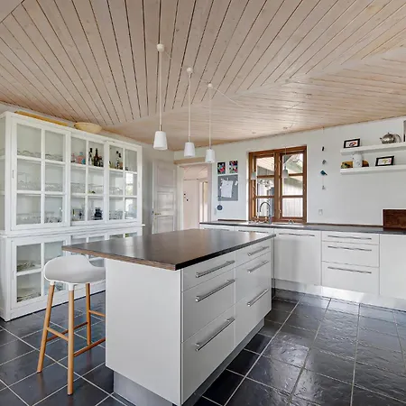 5 Bedroom Gorgeous In Semesterbostad